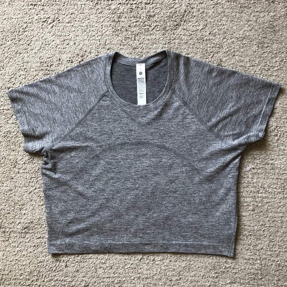 LULULEMON Cropped T-shirt.NWOT. - Picture 2 of 6